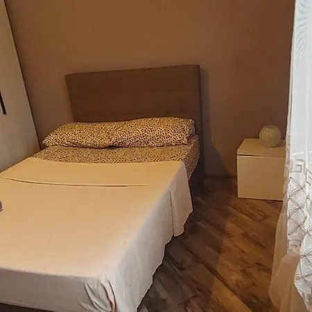 Oleandro - Design E Comfort In Centro Tatil Evi Novara